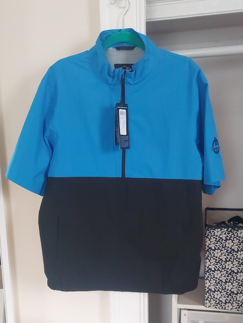 Men's Short-Sleeve Lightweight Jacket in Blue and Black